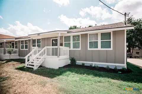 801 S 803 S Main St, Victoria, TX 77901