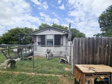 424 Christopher Dr #B, Eddy, TX 76524