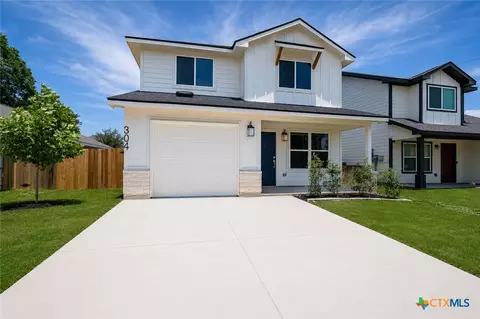 304 W Martindale St, Seguin, TX 78155