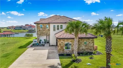 597 W Lago Loop Rd, Port O'connor, TX 77982