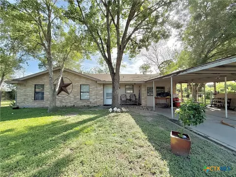 1209 Cobb St, Edna, TX 77957