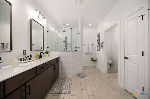 Bath - 405 Kitty Hawk Rd, Georgetown, TX 78633 photo 1 of 3