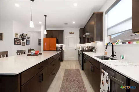 Kitchen - 405 Kitty Hawk Rd, Georgetown, TX 78633 photo 6 of 7
