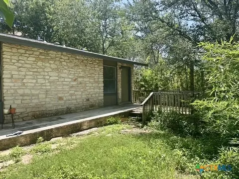 1103 Hillyer St #A/B, San Marcos, TX 78666