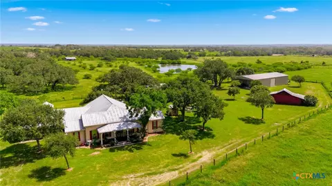 3298 Cr 132, Hallettsville, TX 77964