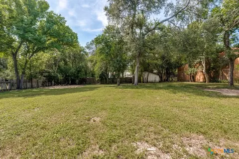 1412 W Hopkins St, San Marcos, TX 78666