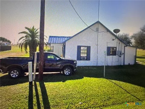 124 Hopper Rd, Tivoli, TX 77990