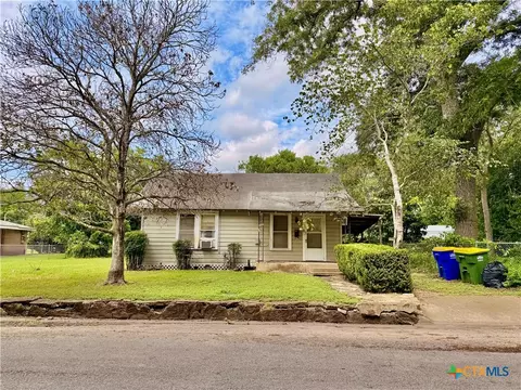 107 Smith St, Gonzales, TX 78629