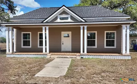 210 Julia St, Yoakum, TX 77995