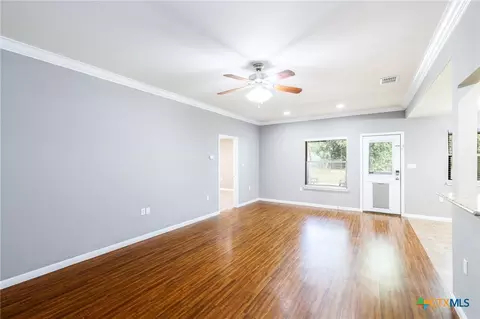 Living - 186 Talon, Luling, TX 78648 photo 4 of 5