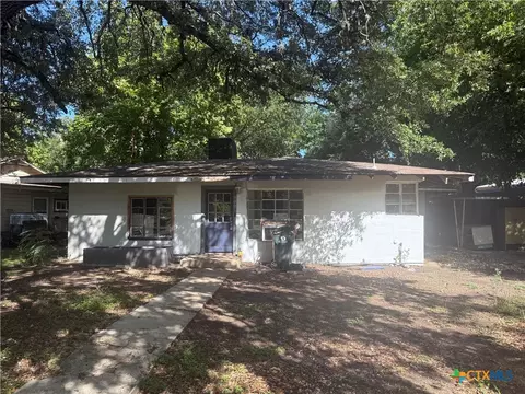 900 Haynes St, San Marcos, TX 78666