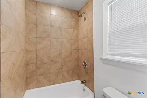Bath - 2601 2603 Summer Ave, Waco, TX 76708 photo 2 of 6