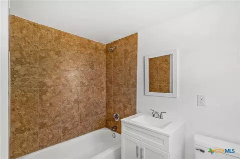 Bath - 2601 2603 Summer Ave, Waco, TX 76708 photo 6 of 6