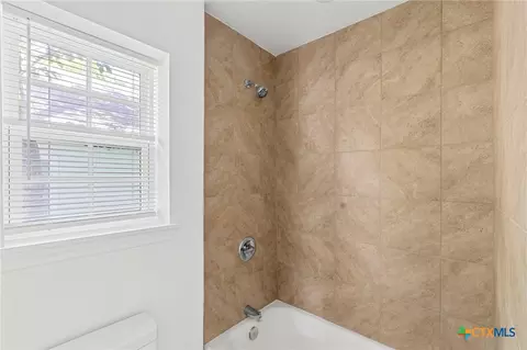 Bath - 2601 2603 Summer Ave, Waco, TX 76708 photo 4 of 6
