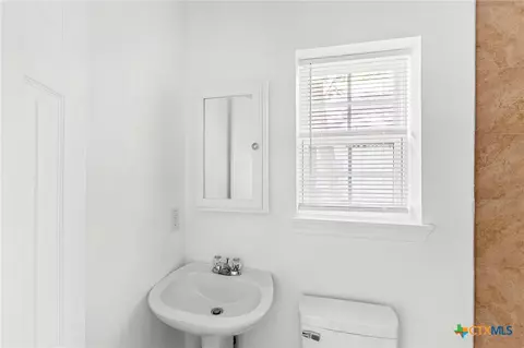 Bath - 2601 2603 Summer Ave, Waco, TX 76708 photo 3 of 6