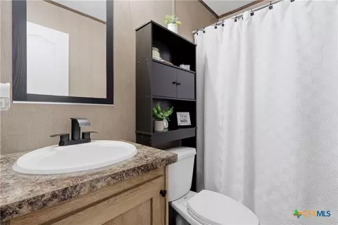 Bath - 285 Brianna Ct, Von Ormy, TX 78073 photo 3 of 3