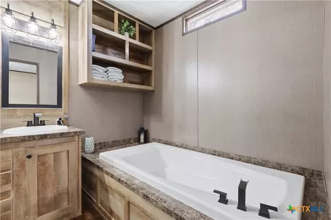 Bath - 285 Brianna Ct, Von Ormy, TX 78073 photo 1 of 3