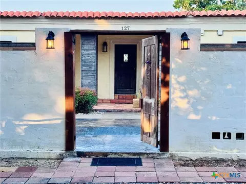 127 Bogie Dr, San Marcos, TX 78666