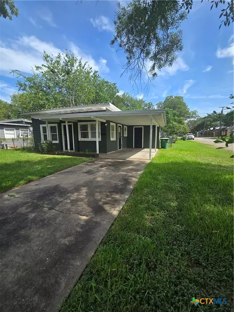 1501 E Rosebud Ave, Victoria, TX 77901