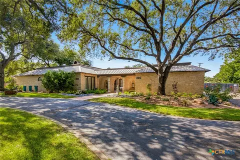 302 Tampa Dr, Victoria, TX 77904