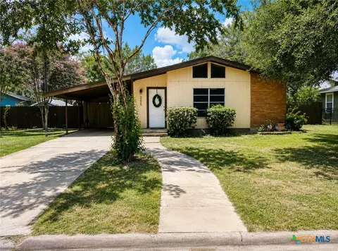 206 Bohman St, Cuero, TX 77954