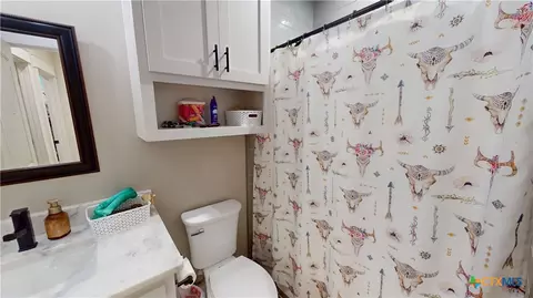 Bath - 206 Deer Trail Ln, Goliad, TX 77963 photo 4 of 5
