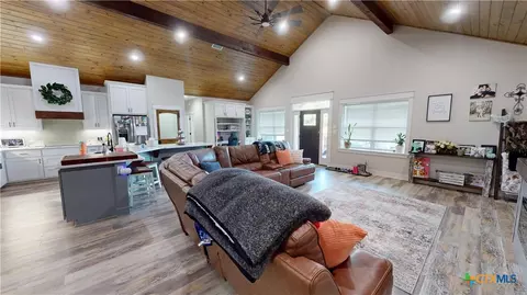 Entry Way - 206 Deer Trail Ln, Goliad, TX 77963 photo 2 of 3