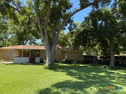 Exterior - 802 E 14th St, Cameron, TX 76520 photo 6 of 8
