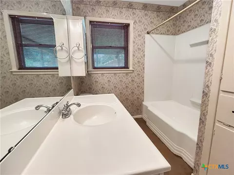 Bath - 802 E 14th St, Cameron, TX 76520 photo 1 of 2