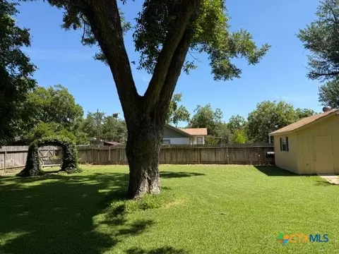 Exterior - 802 E 14th St, Cameron, TX 76520 photo 5 of 8