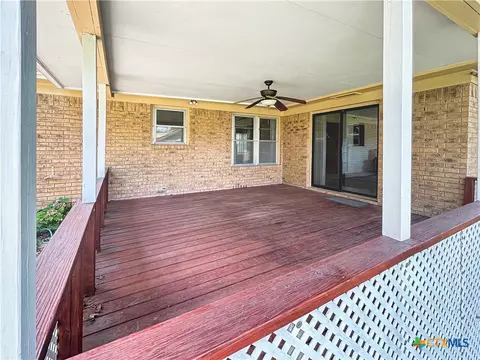 Exterior - 802 E 14th St, Cameron, TX 76520 photo 1 of 5