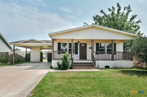 807 E Mesquite Ln, Victoria, TX 77901