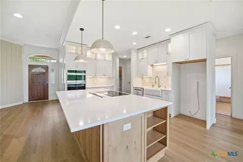 204 Tapatio Dr W, Boerne, TX 78006