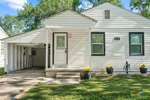 1610 E Rosebud Ave, Victoria, TX 77901
