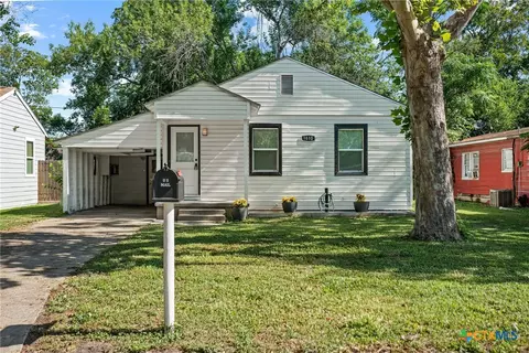 1610 E Rosebud Ave, Victoria, TX 77901