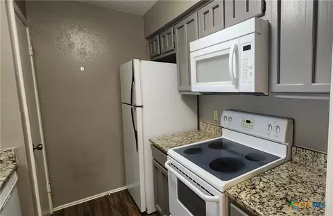 1202 Thorpe Ln #614, San Marcos, TX 78666