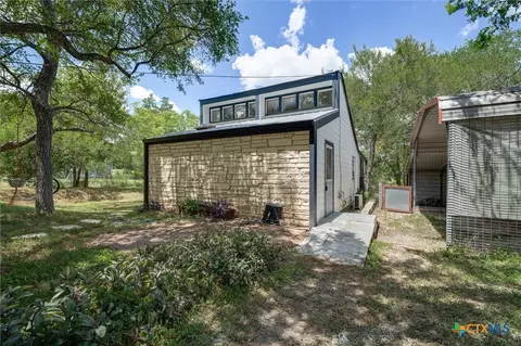 150 Lakeview Dr, Del Valle, TX 78617