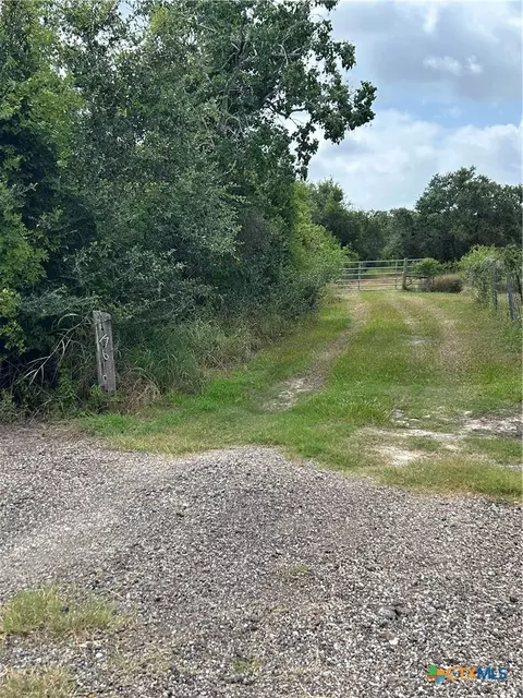176 Loop Rd, Seadrift, TX 77983 photo 2