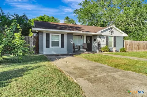 1518 Bonham Dr, Victoria, TX 77901