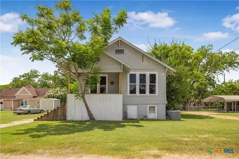 414 E Hochheim St, Yoakum, TX 77995