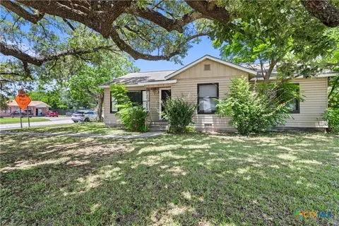 1902 E Red River St, Victoria, TX 77901
