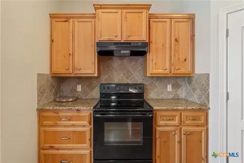 Kitchen - 10559 Hartrick Bluff Rd, Temple, TX 76502 photo 2 of 4