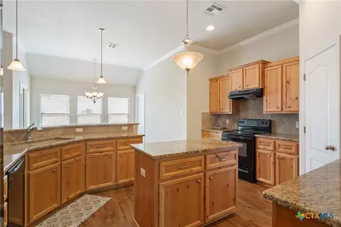 Kitchen - 10559 Hartrick Bluff Rd, Temple, TX 76502 photo 3 of 4