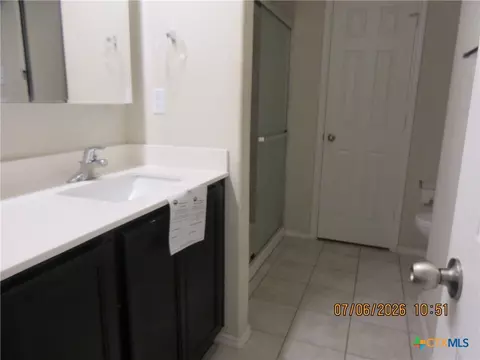 Bath - 1305 Blue Leaf Dr, Temple, TX 76502 photo 2 of 3