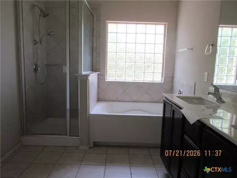 Bath - 1305 Blue Leaf Dr, Temple, TX 76502 photo 1 of 3