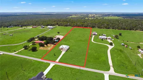 200 Lakeview Cir, La Vernia, TX 78121