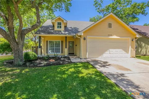 1302 N Wall St, Belton, TX 76513