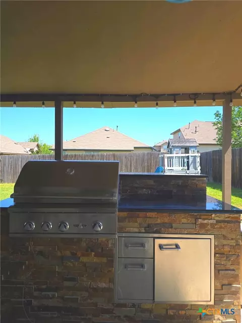 Kitchen - 129 Diamondback Cv, Buda, TX 78610 photo 3 of 4