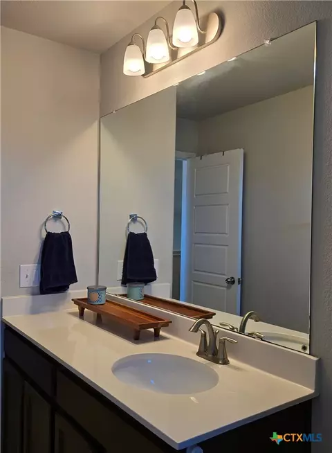 Bath - 129 Diamondback Cv, Buda, TX 78610 photo 6 of 6