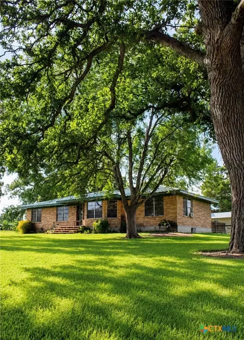 134 Private Road 1006, Hallettsville, TX 77964